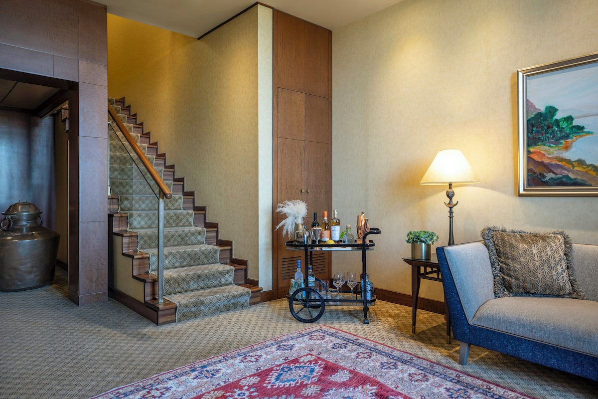 Duplex, 2 Bedrooms (Suite) | Minibar, in-room safe, desk, laptop workspace