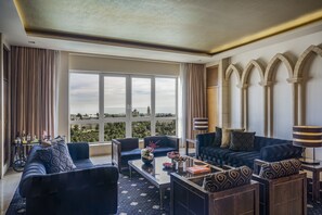 Royal Suite | Minibar, in-room safe, desk, laptop workspace - King David Jerusalem (Jerusalem)