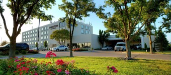 DoubleTree by Hilton Hotel Wichita Airport