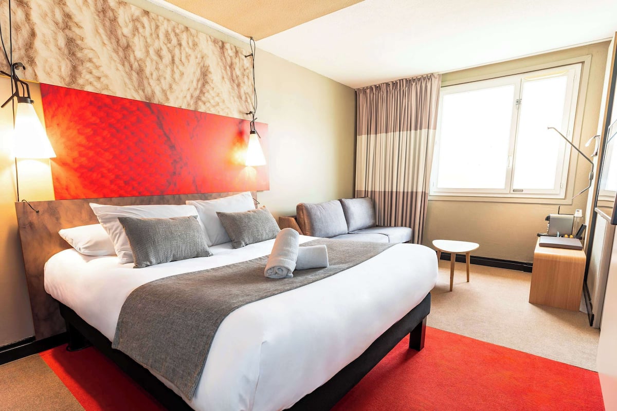 Executive Room, 1 Queen Bed with Sofa bed