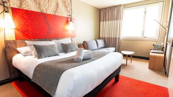 Bàn, phòng cách âm, bàn ủi/dụng cụ ủi quần áo