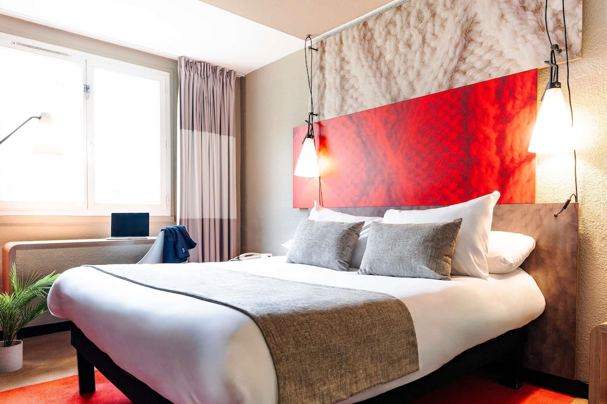 Standard Room, 1 Double Bed | Desk, soundproofing, iron/ironing board, free cribs/infant beds