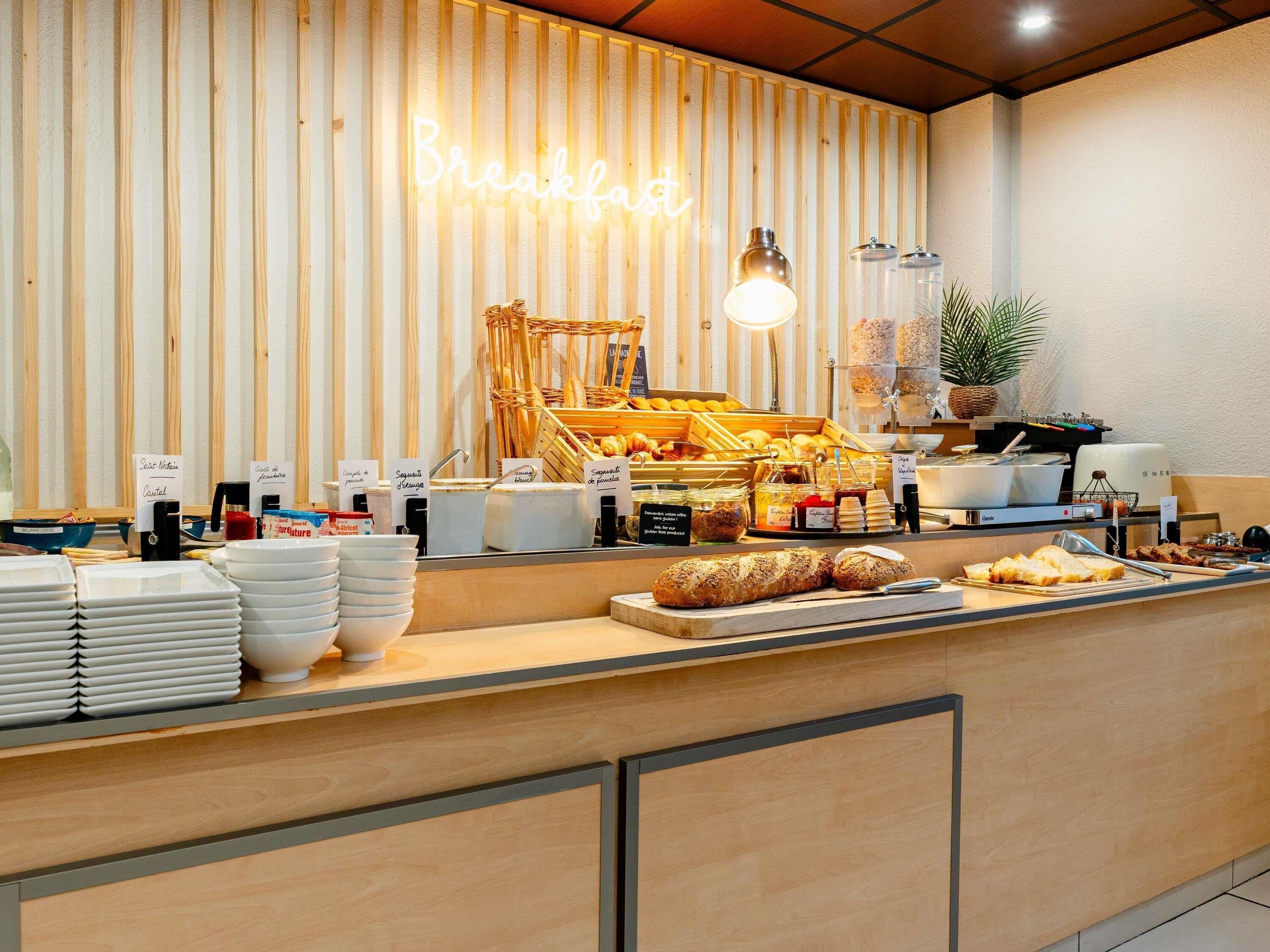Petit déjeuner buffet servi tous les jours en supplément