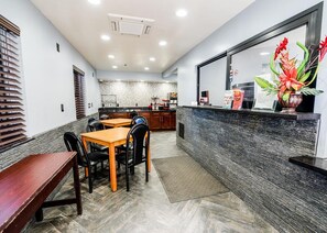 الإطلالة من المنشأة