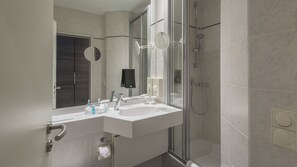Premium Room, 1 King Bed | Bathroom | Hair dryer, towels