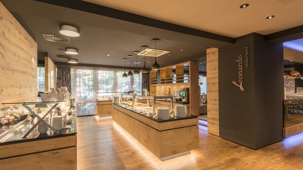 Frokostbuffé hver dag (EUR 27 per person)