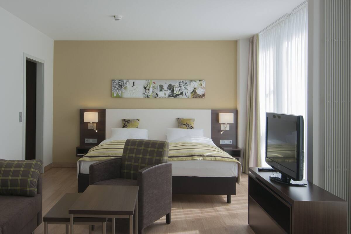 Premium Room, 1 King Bed | Hypo-allergenic bedding available, in-room safe, desk, blackout drapes