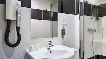 Miljøvenlige toiletartikler, hårtørrer, håndklæder