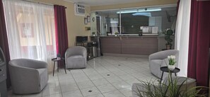 ฝ่ายต้อนรับ