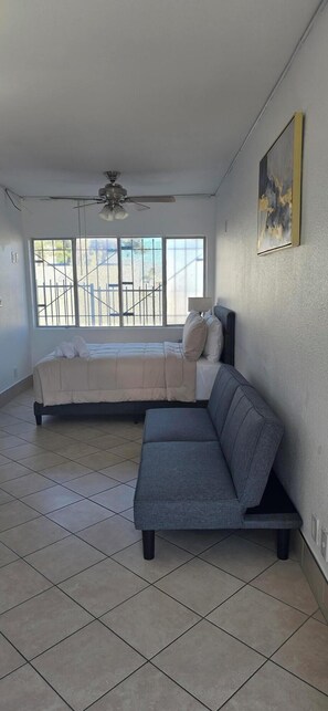 ห้องดีลักซ์สวีท | บริเวณนั่งเล่น | สมาร์ททีวี