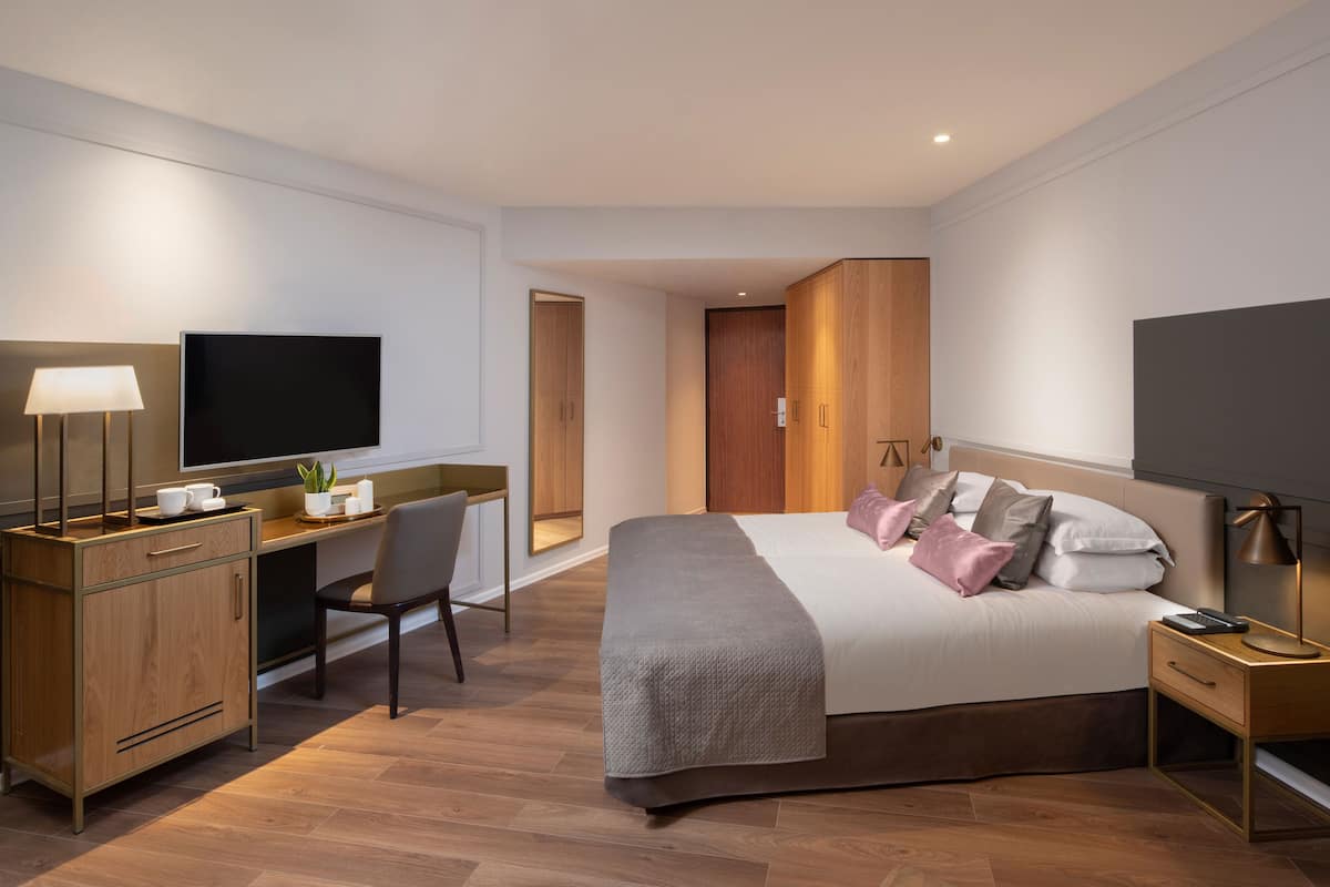 1 chambre, surmatelas, coffres-forts dans les chambres, bureau