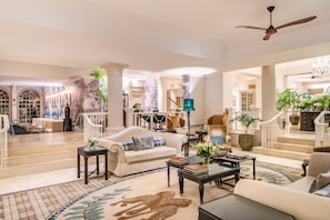 Lobby-Lounge