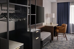 Premium bedding, down comforters, in-room safe, desk - Marriott Raleigh Durham Research Triangle Park (Durham)