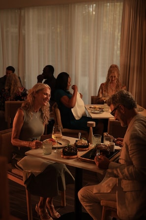 3 restaurants; breakfast, lunch, and dinner served
