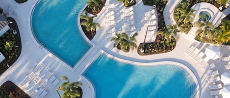 2 個室外泳池;小屋 (收費)、泳池傘