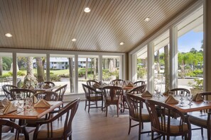 3 restaurants servant le déjeuner