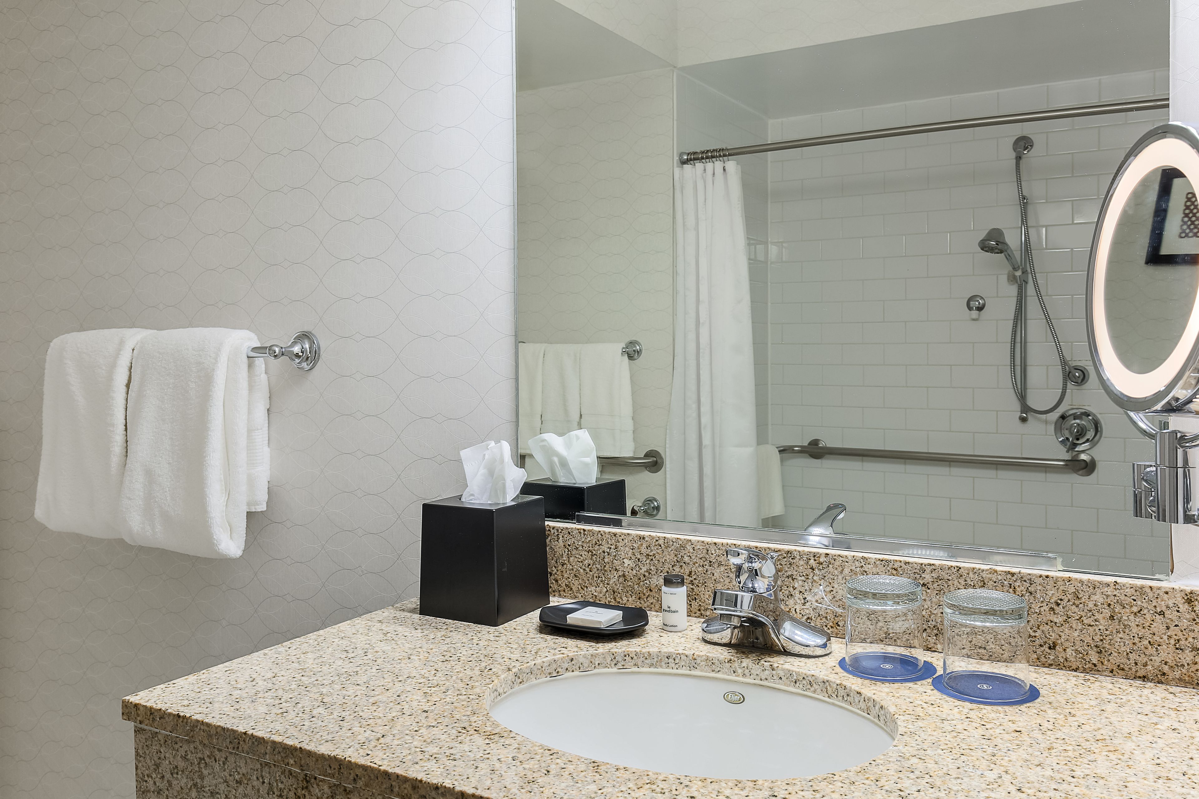 club room, 1 king bed, balcony | bathroom | combined shower/bathtub, free toiletries, hair dryer, towels