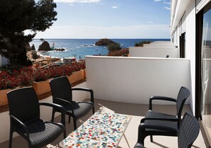 Quadruple Room, 1 Bedroom, Partial Ocean View | Beach/ocean view