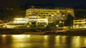 A multi-story hotel with balconies and a waterfront view. - Gran Hotel Reymar (Tossa de Mar)