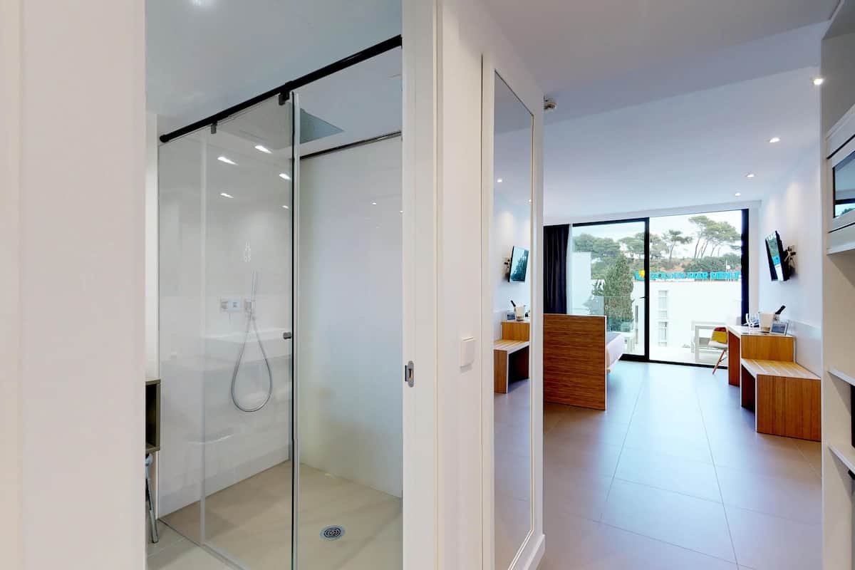 quadruple room, 1 bedroom, partial ocean view | bathroom shower