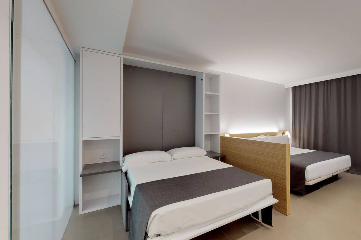 Quadruple Room, 1 Bedroom, Partial Ocean View | Hypo-allergenic bedding available, in-room safe, desk, blackout drapes