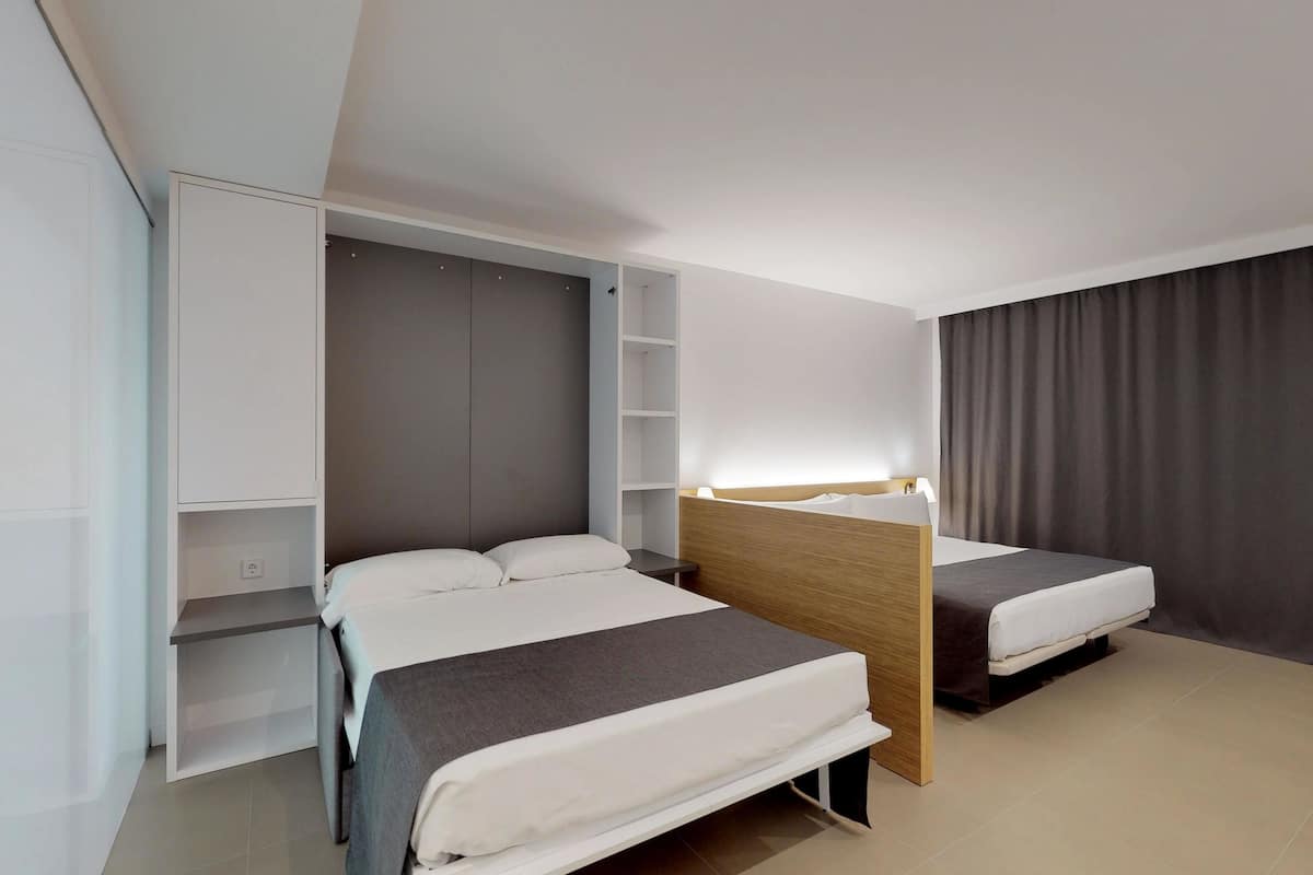 Quadruple Room, 1 Bedroom, Partial Ocean View | Hypo-allergenic bedding, in-room safe, desk, blackout drapes