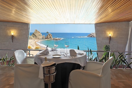 Restaurante romántico. Gran Hotel Reymar