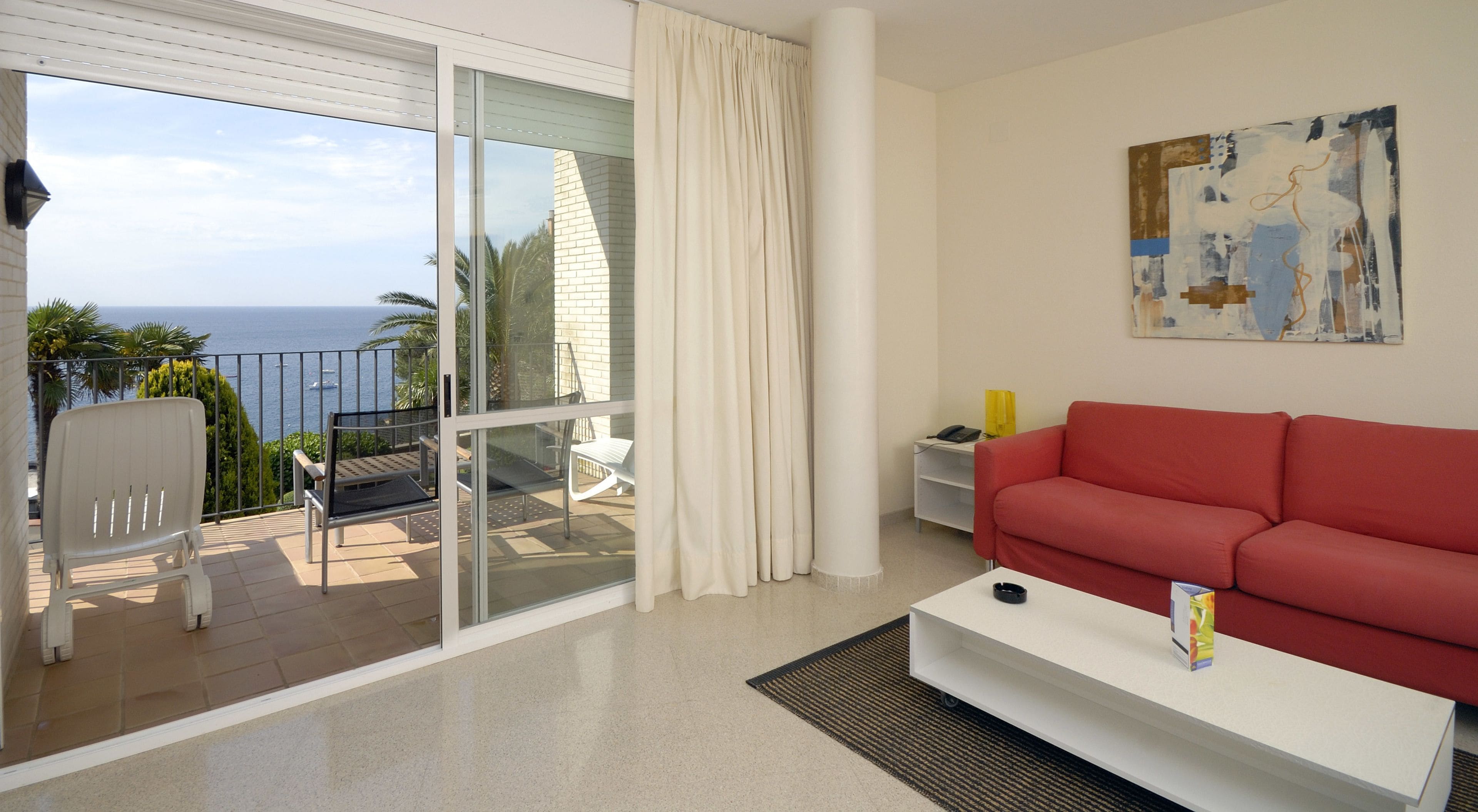 hypo-allergenic bedding, in-room safe, desk, blackout curtains