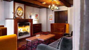 Breakfast, lunch and dinner served