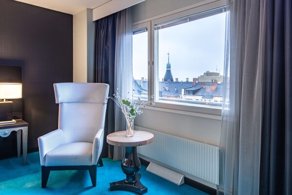 Junior Suite | Hypo-allergenic bedding, minibar, in-room safe, desk
