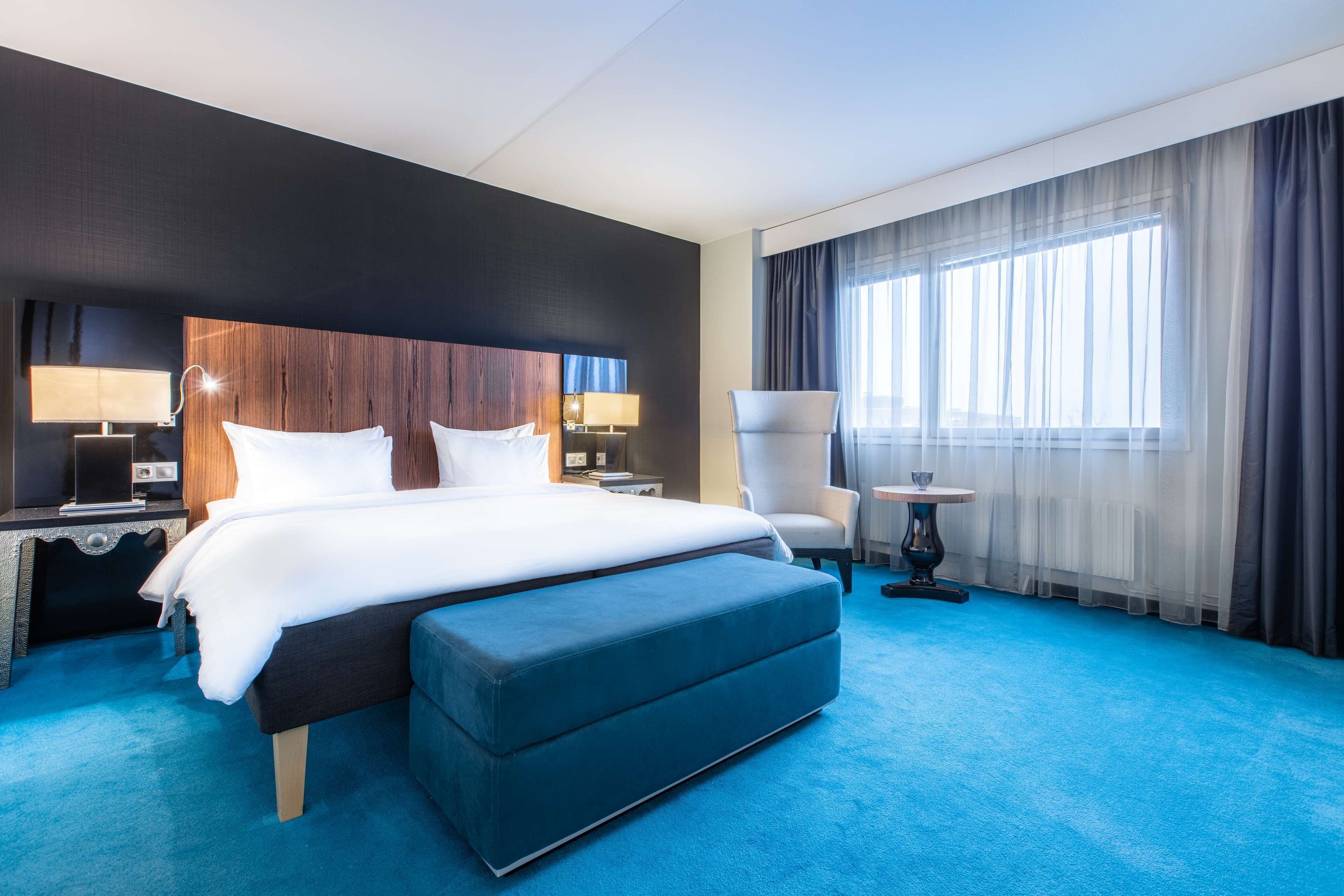 junior suite | hypo-allergenic bedding, minibar, in-room safe, desk