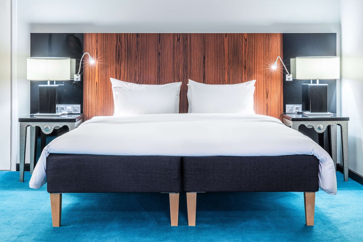 Premium Room | Hypo-allergenic bedding, minibar, in-room safe, desk