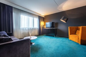 Junior Suite | Hypo-allergenic bedding, minibar, in-room safe, desk