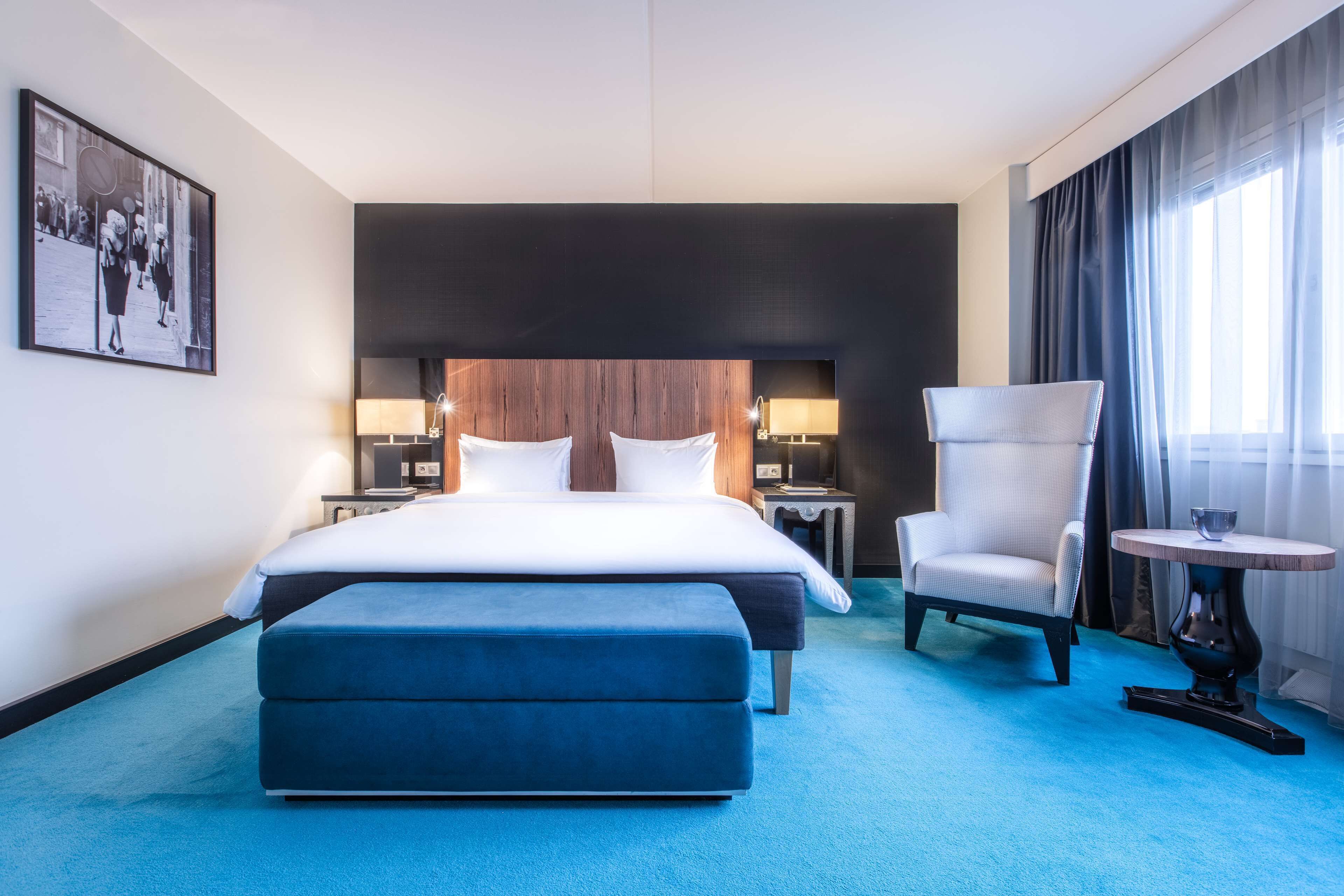 junior suite | hypo-allergenic bedding, minibar, in-room safe, desk