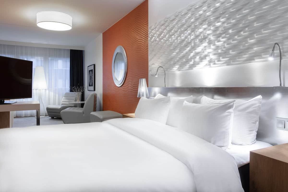 Standard Room | Hypo-allergenic bedding, minibar, in-room safe, desk