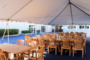 2 Restaurants, Frühstück, Abendessen, amerikanische Küche