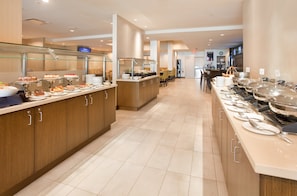 S'hi serveixen esmorzars, dinars i sopars