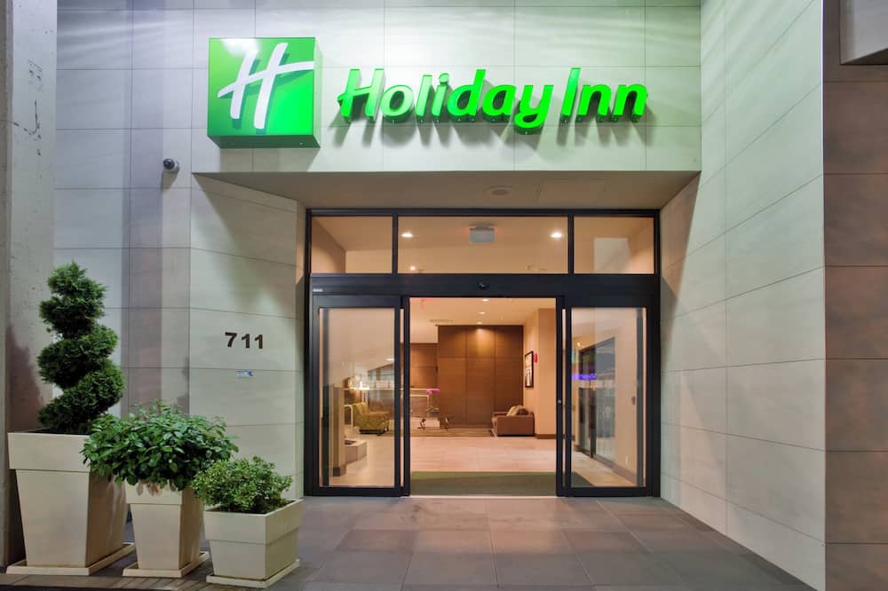 Holiday Inn Vancouver Centre by IHG