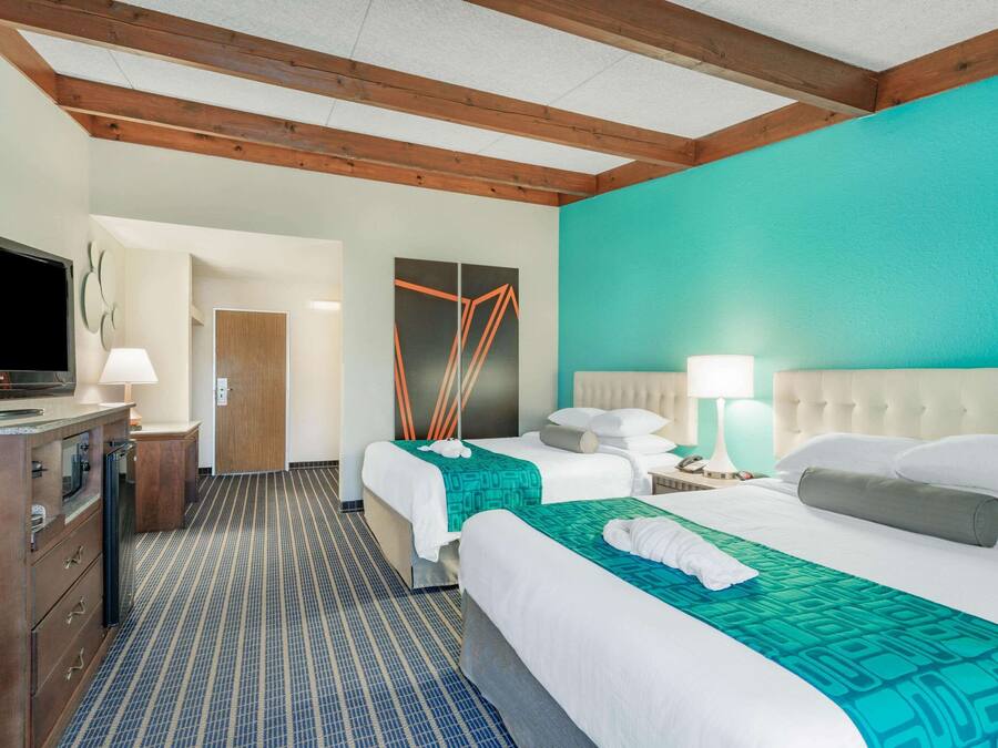 Standard Room, 2 Queen Beds, Non Smoking