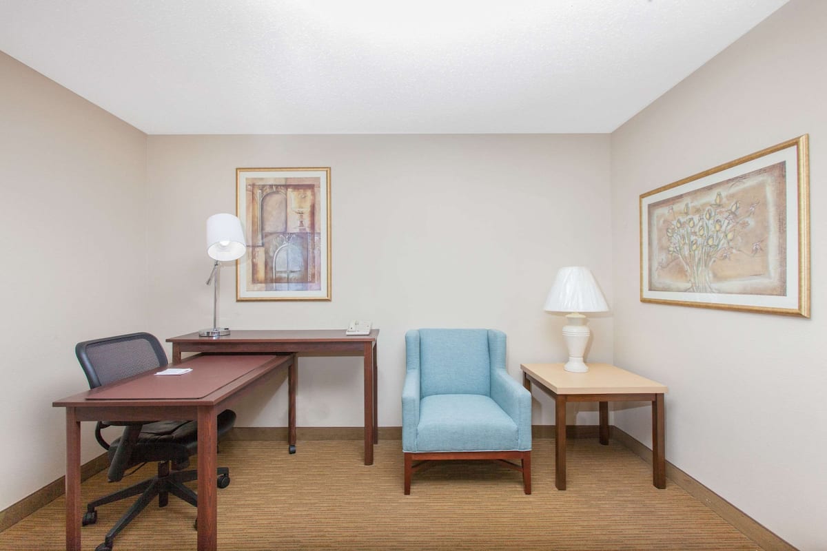 Deluxe Room, 1 King Bed | Premium bedding, desk, laptop workspace, blackout drapes