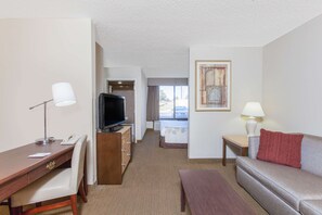 Deluxe Room, 1 King Bed, Smoking | Premium bedding, desk, laptop workspace, blackout curtains - Hawthorn Suites by Wyndham Midwest City Tinker AFB (Midwest City)