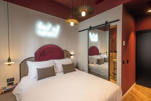 In-room safe, blackout drapes, soundproofing, iron/ironing board - Jrose Hotel (Jerusalem)
