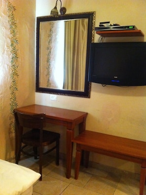Habitación económica con 1 cama matrimonial o 2 individuales | Servicios de la habitación