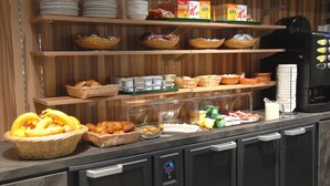 Daily buffet breakfast for a fee - Arcades (Lourdes)