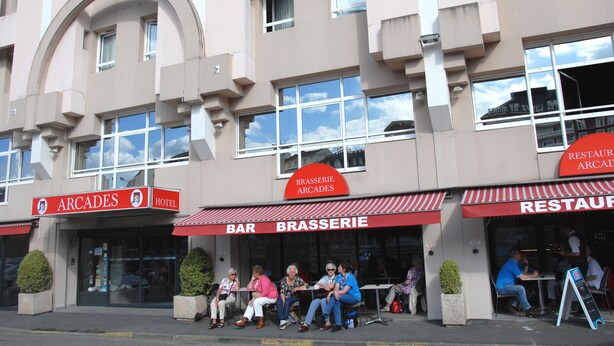 Breakfast, lunch and dinner served - Arcades (Lourdes)