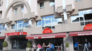 Petit déjeuner, déjeuner et dîner servis sur place