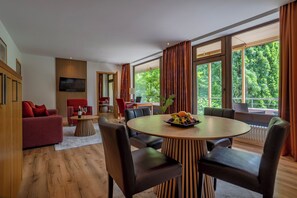 Suite | Ropa de cama hipoalergénica y caja de seguridad en la habitación 