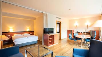Junior Room, 1 Double Bed | Hypo-allergenic bedding, in-room safe, desk, laptop workspace