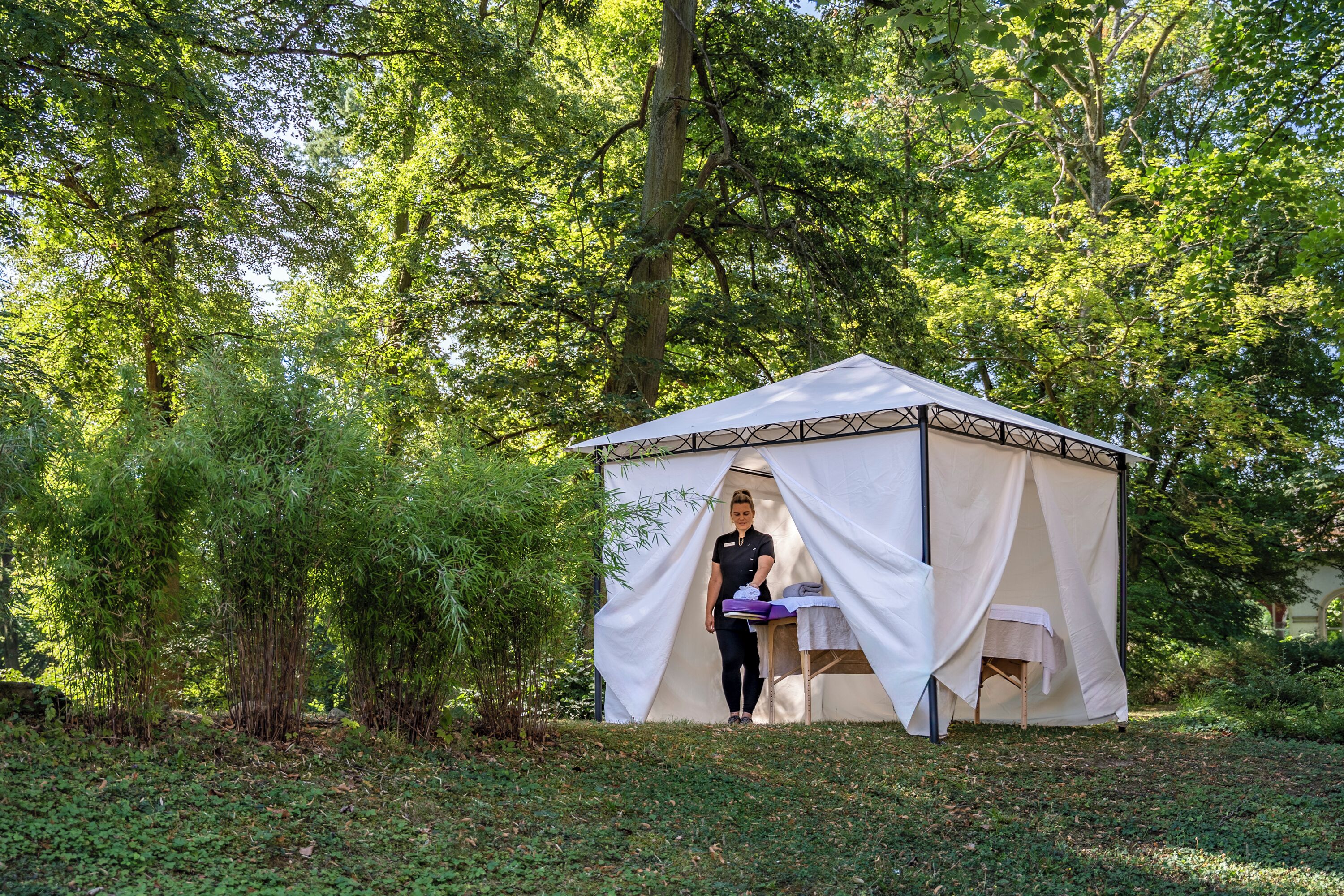 body treatments, hot stone massages, prenatal massages, body scrubs