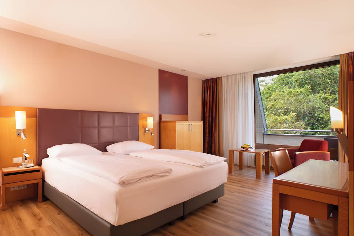 Hypo-allergenic bedding, in-room safe, desk, laptop workspace